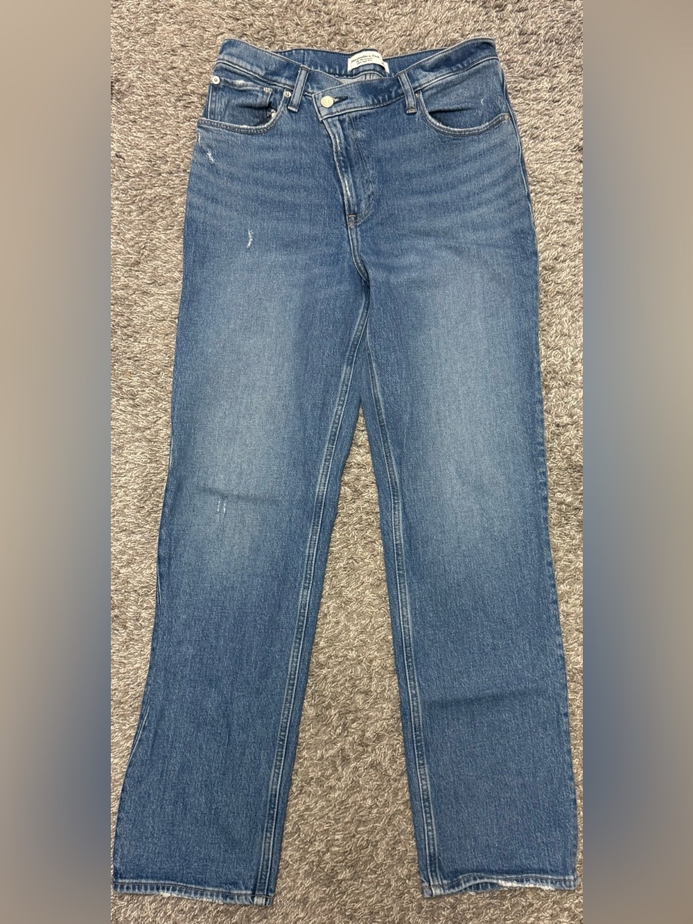 EUC Women’s A&F 90’s Straight, Ultra High Rise, Asymmetrical, size 28/6r